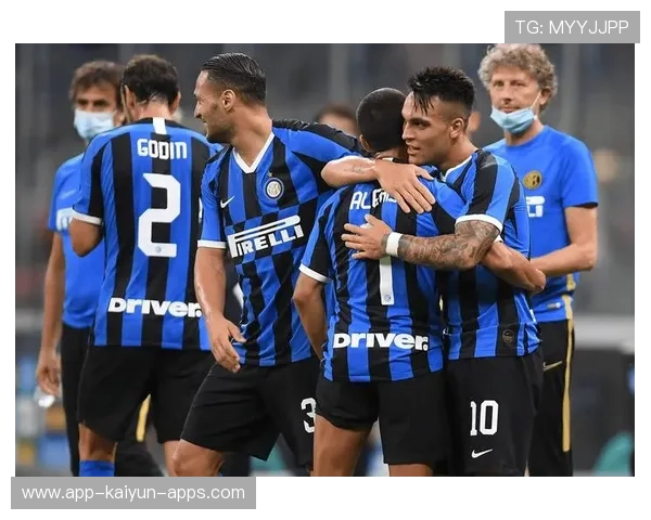 那不勒斯准备锁定新防守中场,打造意甲最稳固的中场防线 那不勒斯准备锁定新防守中场,打造意甲最稳固的中场防线