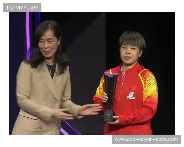 女单颁奖礼：王艺迪的微笑与亚军的灿烂笑容，尽显荣光与骄傲