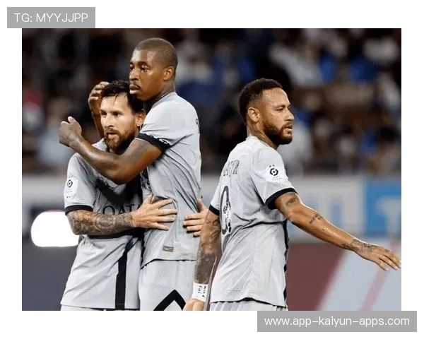 双方均有破门良机，战局胶着——激烈对决中的悬念与精彩